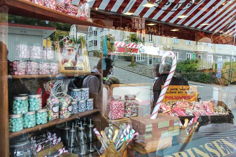 Zucker in verschiedensten Formen und Farben Zuckerstangen im Schaufenster