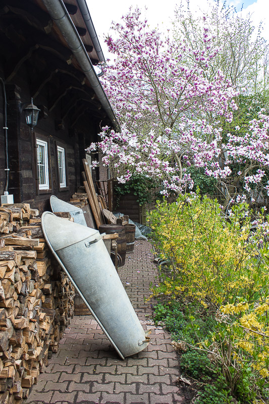 Hausrückwand der Eingangshauses. Hauswand im Freilichtmuseum in Lehde im Spreewald.