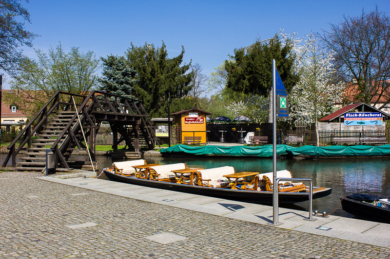 Kähne am Anleger. Großer Hafen in Luebbenau