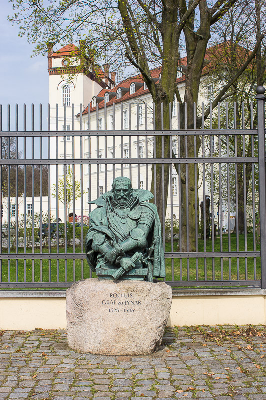 Der Eingang zum Schlosspark in Lübbenau. Schloss-Luebbenau-Spreewald