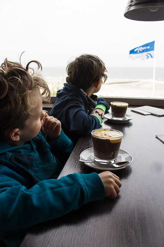 Hier haben wir, neben dem Pudding bei einem schönen Kaffee die Aussicht auf den Strand genossen. Cafe Pudding auf Wangerooge.