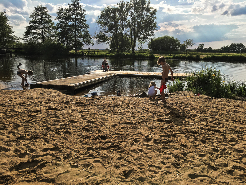 Ein sonniger Tag und Sand und Wasser, mehr braucht man für Kinder doch nicht oder? Campingplatz Hammestrand Worpswede.