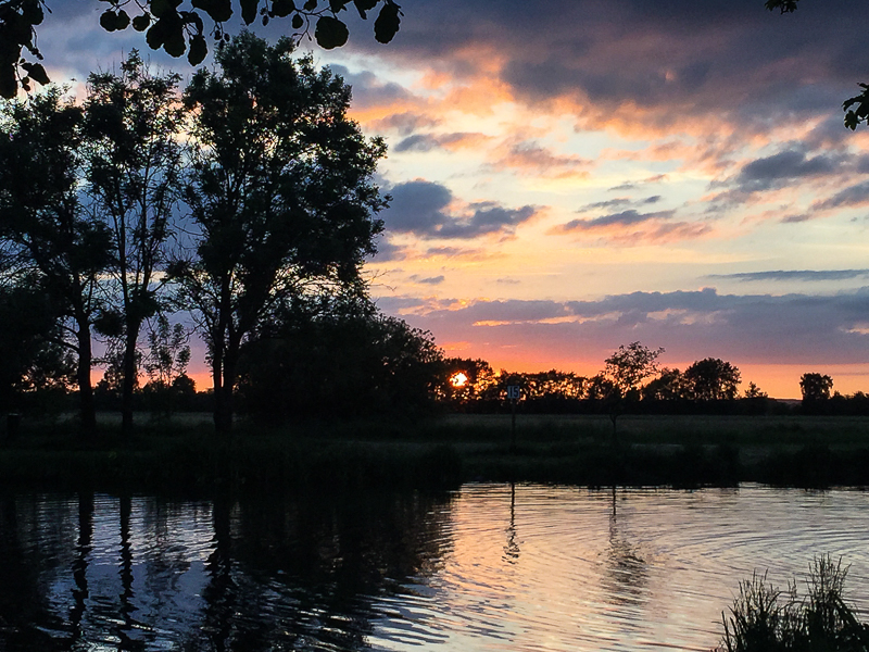 Für uns ein berauschendes Naturschauspiel. Sonnenuntergang Campingplatz Hammestrand Worpswede.