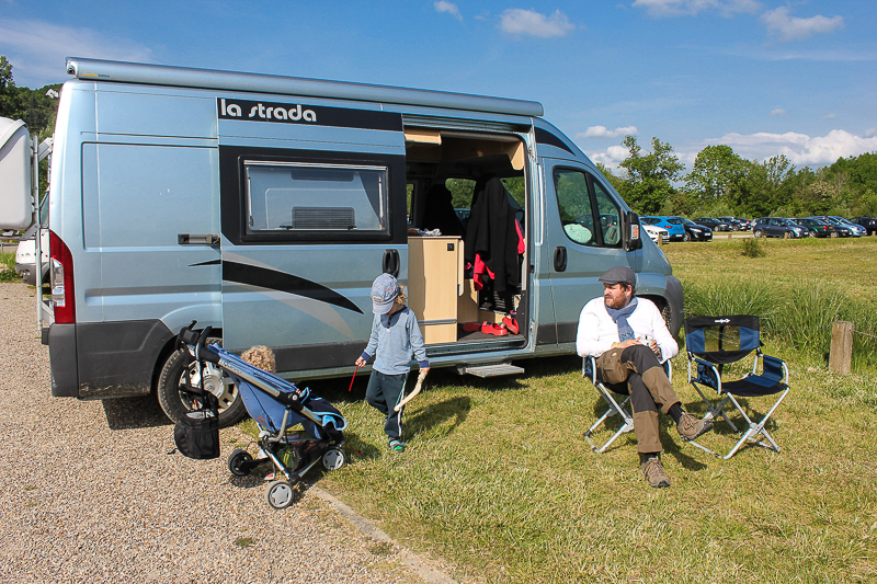 Der Besuch von Giverny lag schon auf unserer Rücktour. Unser Campingbus auf dem Parkplatz Giverny.