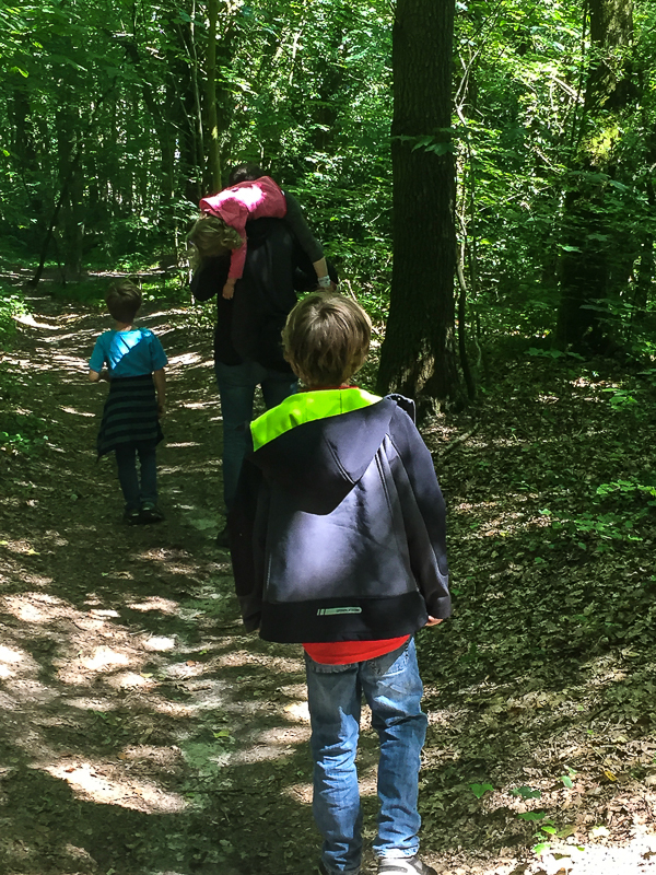 Es war früher Nachmittag, Zeit für ein kleines Nickerchen unserer Tochter. Weg durch einen Park zum Barkenhoff in Worpswede.