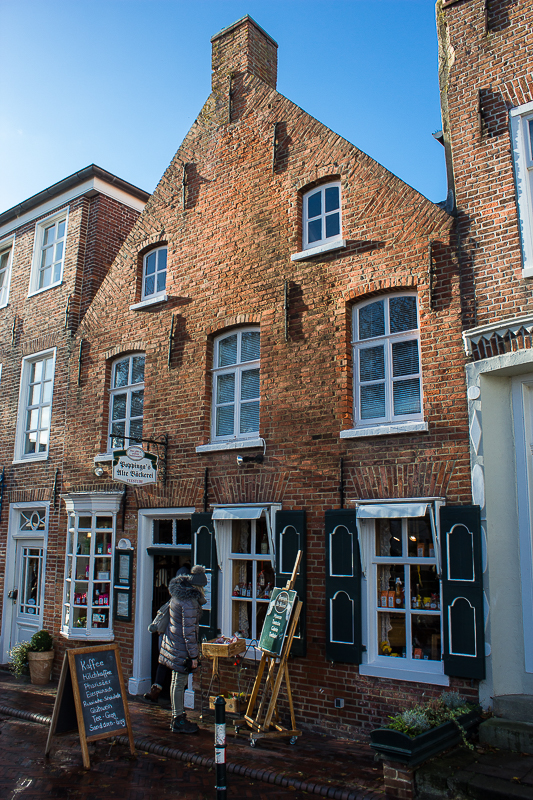 Es wird schon einiges angeboten. Poppinga´s Alte Baeckerei in Greetsiel.
