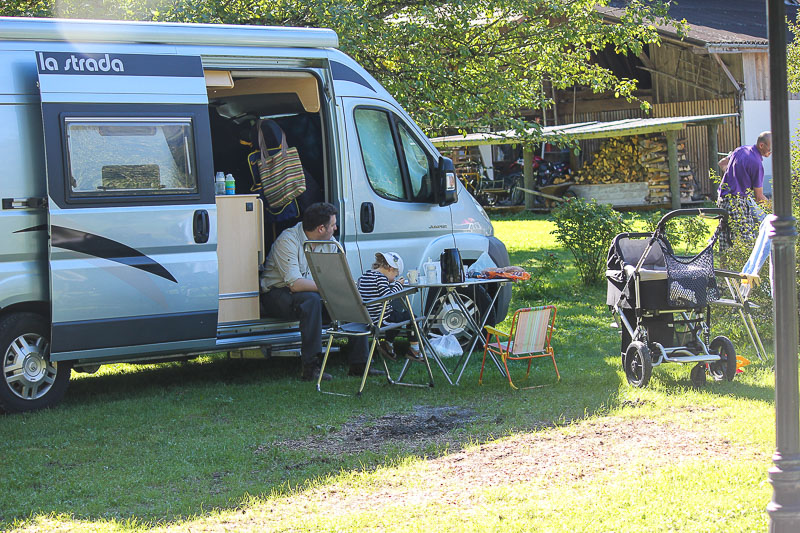Wir haben ein schönes Plätzchen gefunden. Auf dem Campingplatz Grassi in Frutigen.