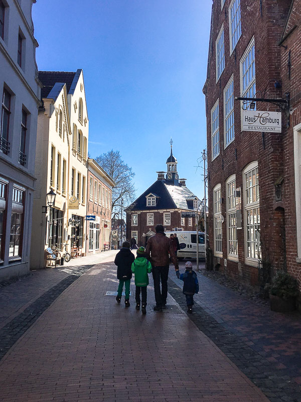 Ganz schön leer in Leer. Fussgaengerzone in Leer.