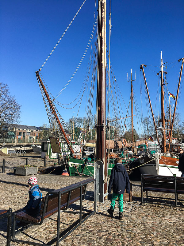 Wenn die erst mal alle wieder auf Tour gehen. Hafen in Leer.