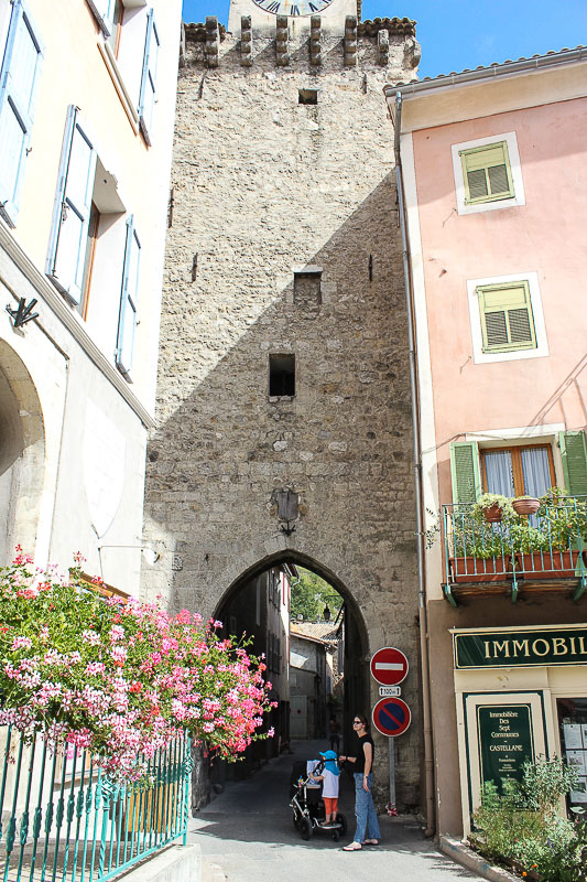 Castellane hatte für uns etwas sehr gemütliches oder auch ruhiges. Castellan in Suedfrankreich