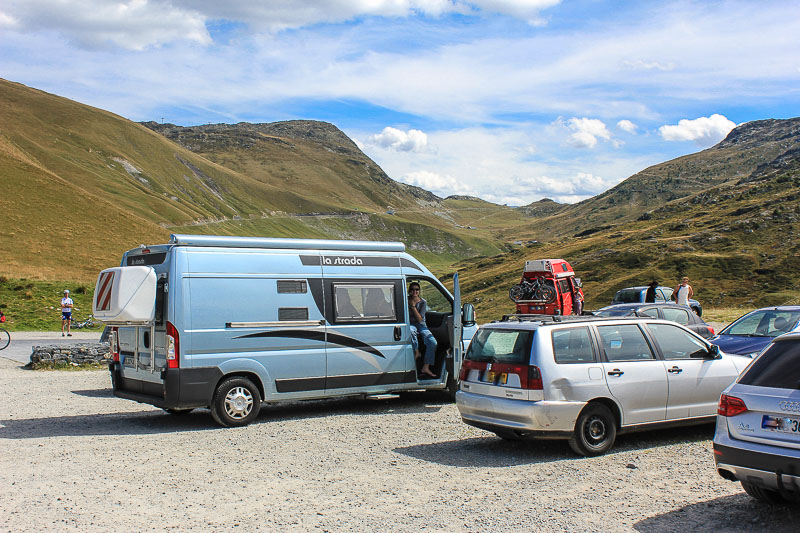 Ausgangspunkt für Wanderungen. Col du Glandon Franzoesische Alpen