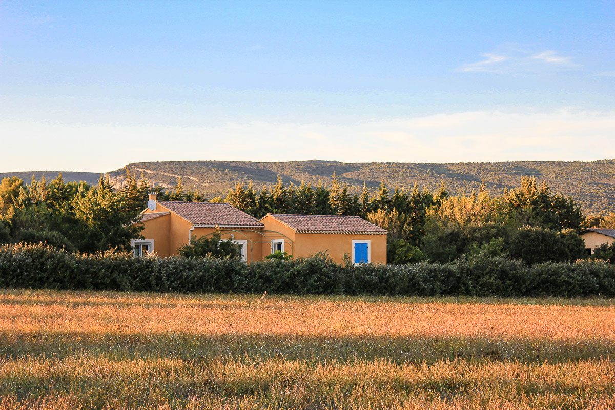 Die Landschaft war einmal. Im Luberon in Suedfrankreich und Provence.