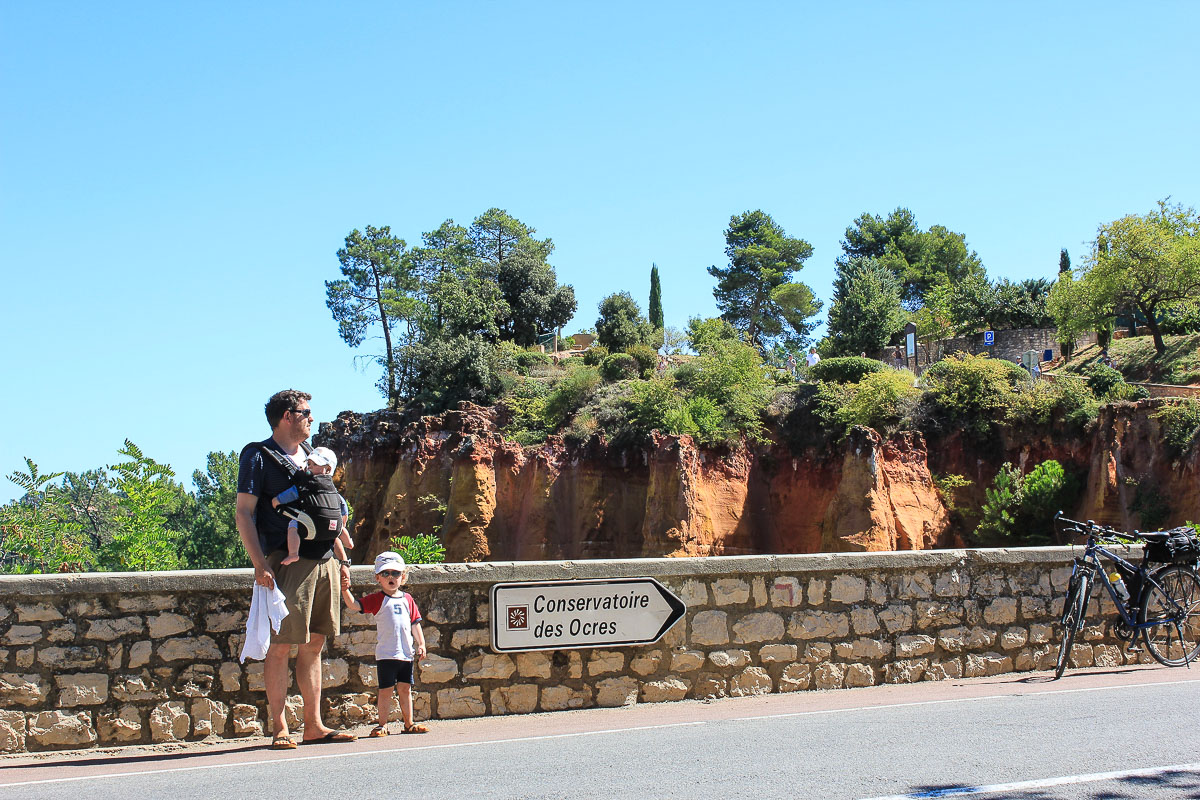 Es kommt doch kein Auto. Avenue de la burlière in Roussillon