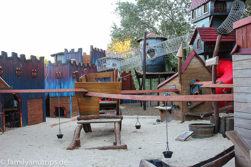 Ein paar mehr Kinder wären schon schön gewesen. Spielplatz Campingplatz Capfun La Soubeyranne.
