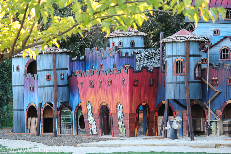 Schon von weitem war diese Anlage zu sehen. Spielplatz Campingplatz Capfun La Soubeyranne.