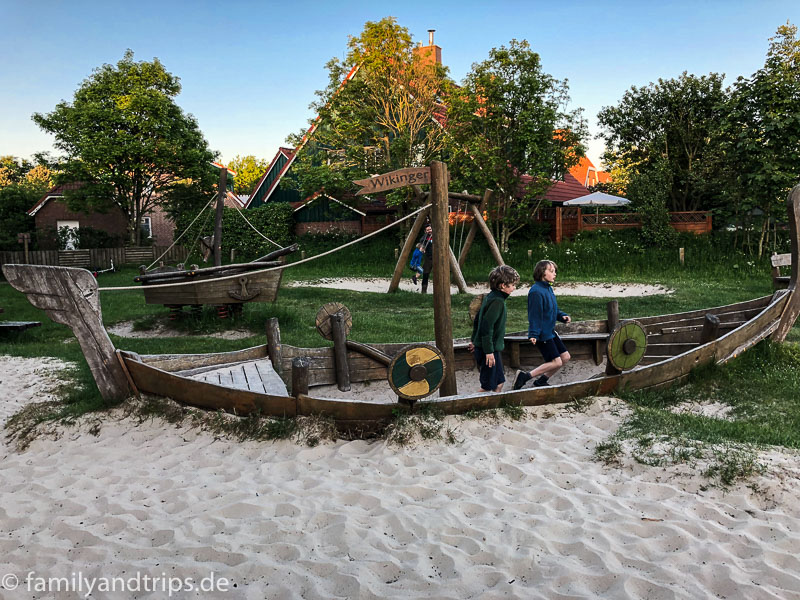 Ein bisschen im Sand versunken das gute Stück. Spielplatz auf Spiekeroog.
