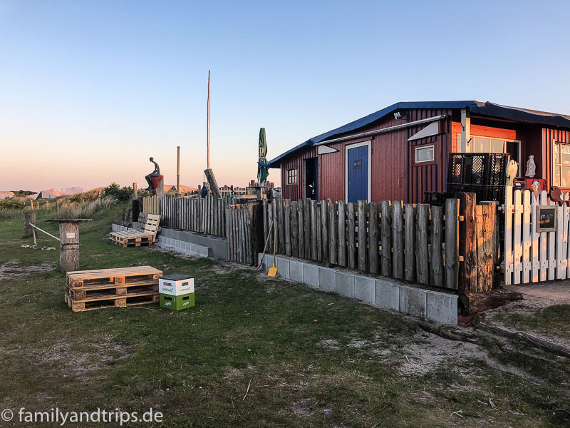 Wer sitzt denn da hinten? Kiosk auf dem Zeltplatz Spiekeroog.