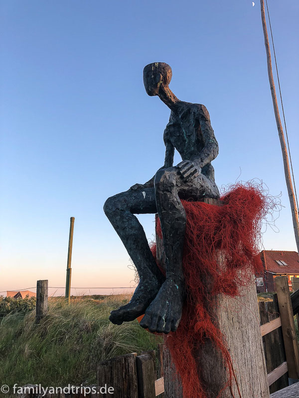 Im Winter ist der kleine Mann bestimmt etwas einsam. Skulptur-de-Wattkieker-Hannes-Helmke-Spiekeroog