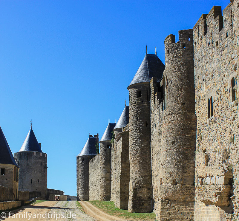 Durch die doppelte Mauer war die Burg schon gut geschützt. Doppelte Burgmauer Carcassonne.