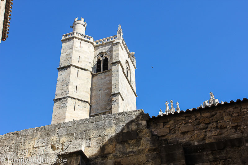 Von da oben hat man bestimmt eine gute Aussicht. Turm der Kathedrale in Narbonne.